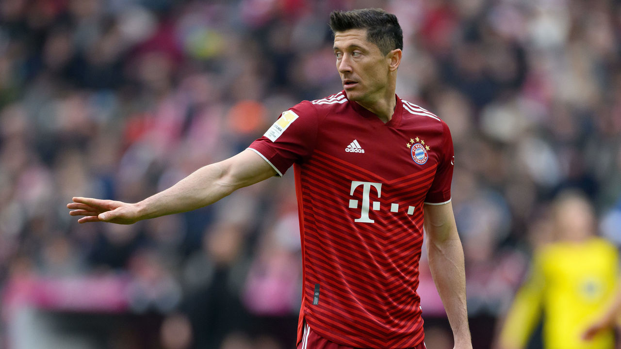 MUNICH, GERMANY - APRIL 23: Robert Lewandowski of FC Bayern Muenchen gestures during the Bundesliga match between FC Bayern München and Borussia Dortmund at Allianz Arena on April 23, 2022 in Munich, Germany.