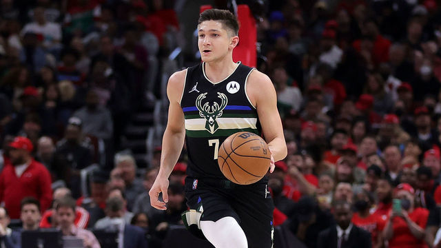 CHICAGO, ILLINOIS - APRIL 22: Grayson Allen #7 of the Milwaukee Bucks handles the ball against the Chicago Bulls during the second quarter of Game Three of the Eastern Conference First Round Playoffs at the United Center on April 22, 2022 in Chicago, Illinois.