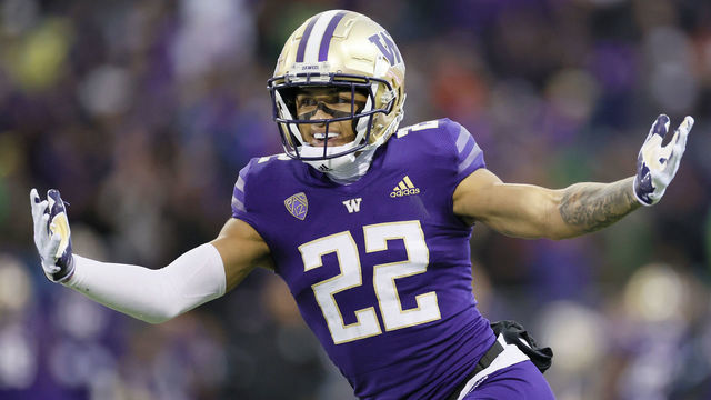SEATTLE, WASHINGTON - NOVEMBER 06: Trent McDuffie #22 of the Washington Huskies celebrates a safety against the Oregon Ducks during the first quarter at Husky Stadium on November 06, 2021 in Seattle, Washington.