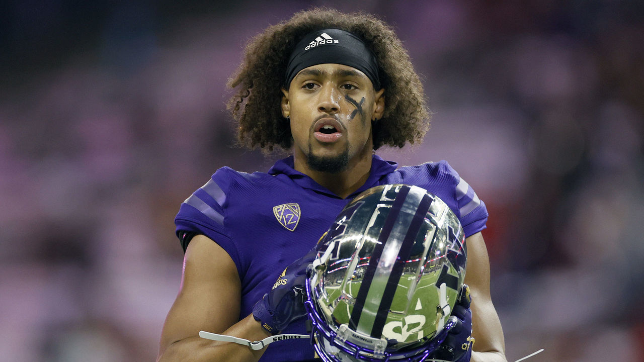 SEATTLE, WASHINGTON - NOVEMBER 26: Kyler Gordon #2 of the Washington Huskies looks on before the game against the Washington State Cougars at Husky Stadium on November 26, 2021 in Seattle, Washington.