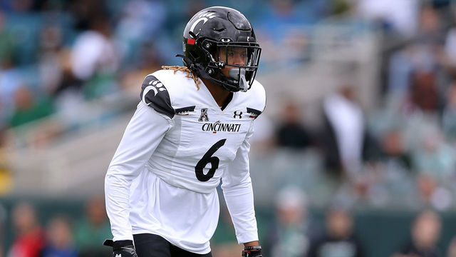 NEW ORLEANS, LOUISIANA - OCTOBER 30: Bryan Cook #6 of the Cincinnati Bearcats in action against the Tulane Green Wave during the second half at Yulman Stadium on October 30, 2021 in New Orleans, Louisiana.