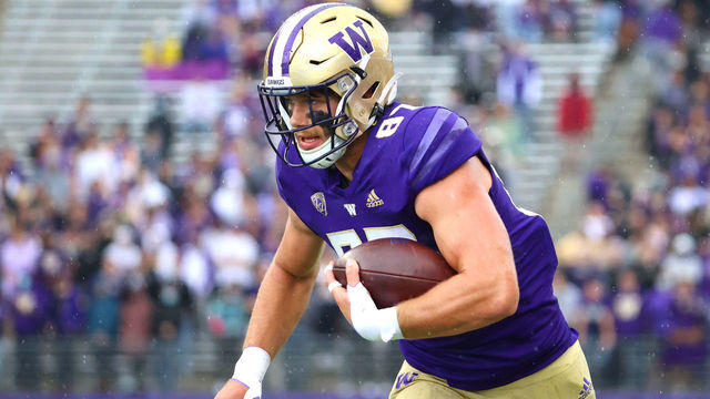 SEATTLE, WASHINGTON - SEPTEMBER 18: Cade Otton #87 of the Washington Huskies runs with the ball against the Arkansas State Red Wolves during the first quarter at Husky Stadium on September 18, 2021 in Seattle, Washington.