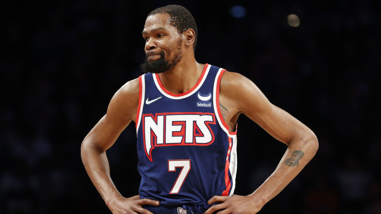NEW YORK, NEW YORK - APRIL 08: Kevin Durant #7 of the Brooklyn Nets reacts during the first half against the Cleveland Cavaliers at Barclays Center on April 08, 2022 in the Brooklyn borough of New York City.