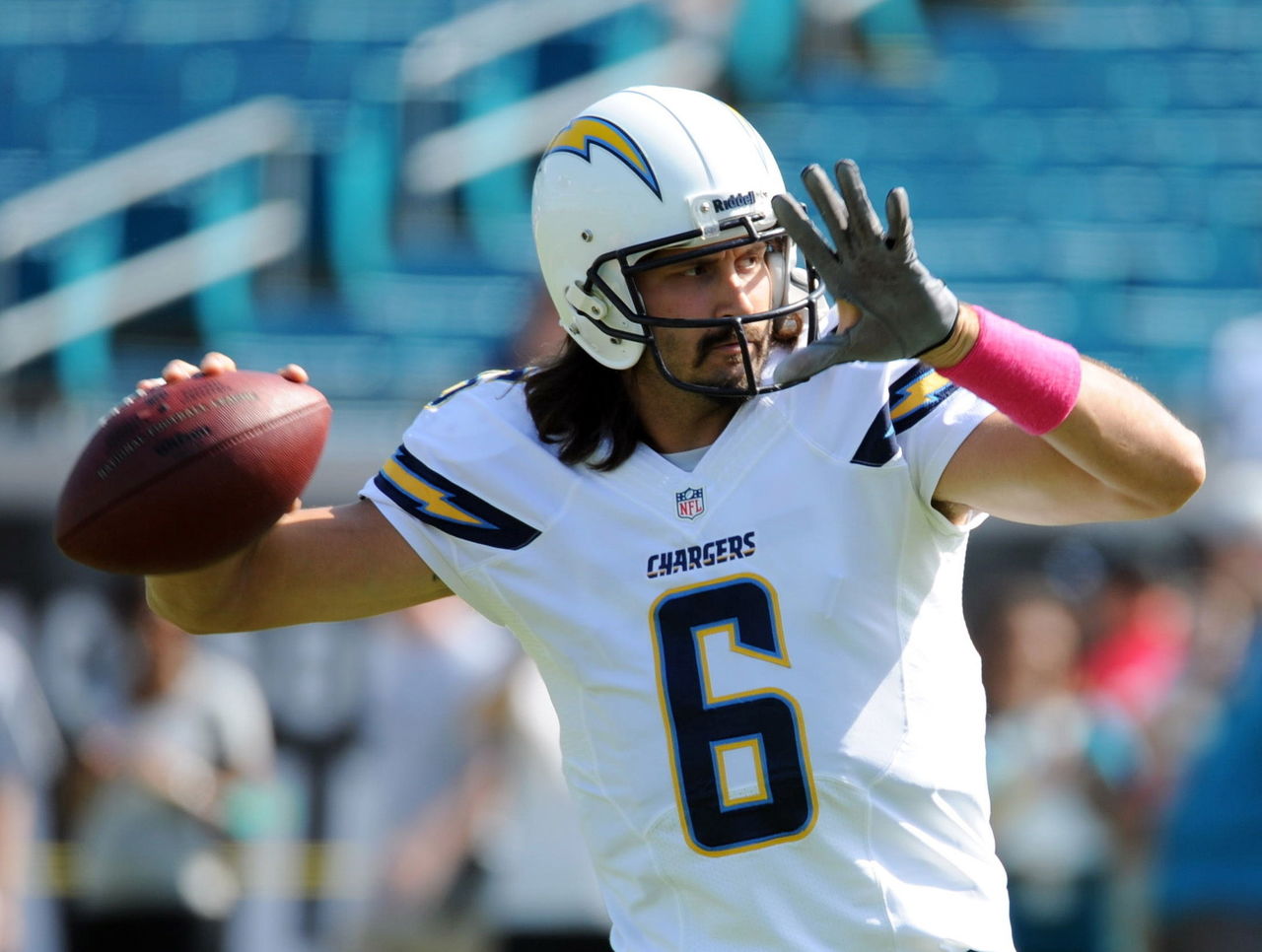 Titans' Whitehurst loses jersey number to punter in arm wrestling