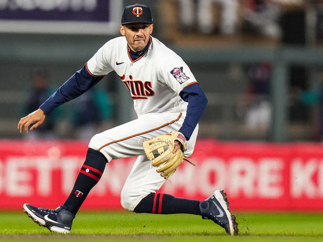 MINNEAPOLIS, MN - APRIL 11: Carlos Correa #4 of the Minnesota Twins fields against the Seattle Mariners on April 11, 2022 at Target Field in Minneapolis, Minnesota.