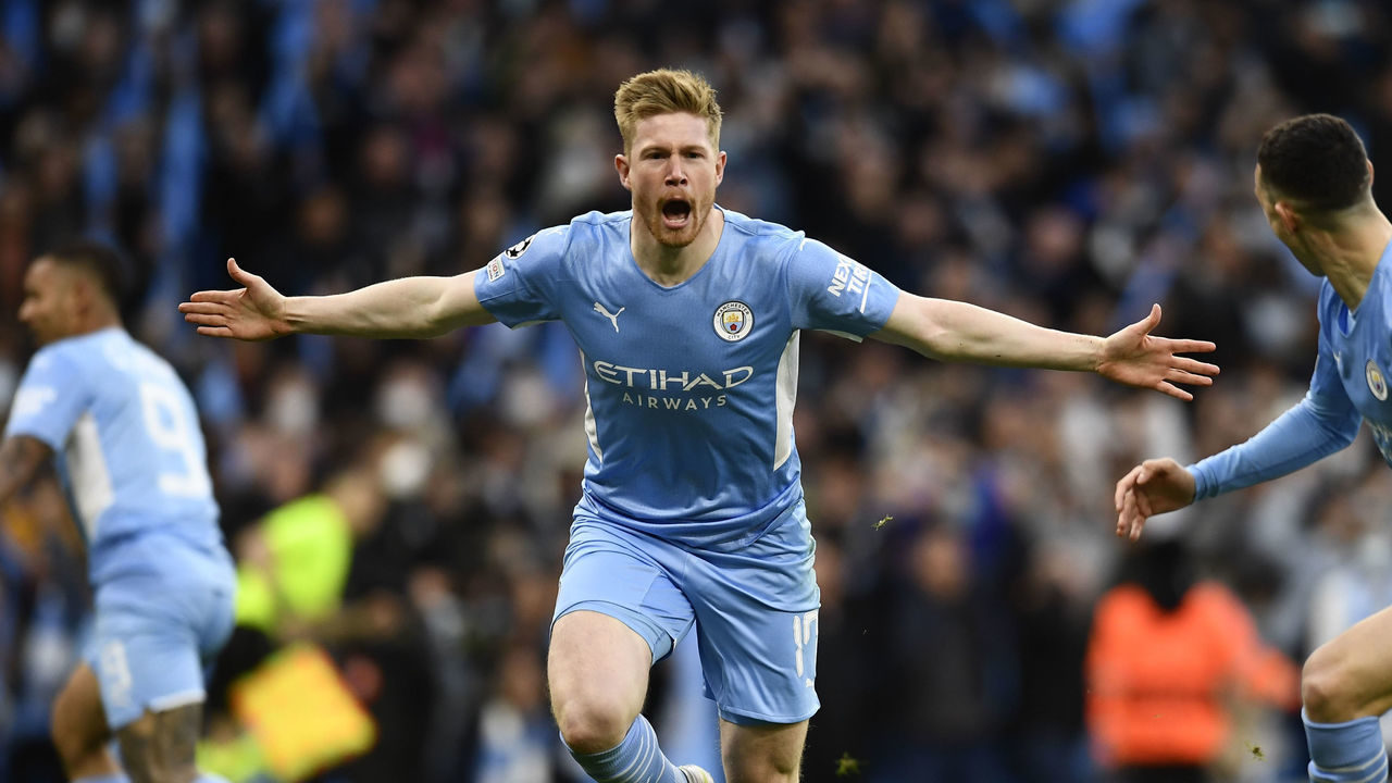 Kevin De Bruyne of Manchester City celebrates after scoring his sides first goal during the UEFA Champions League Semi Final Leg One match between Manchester City and Real Madrid at City of Manchester Stadium on April 26, 2022 in Manchester, United Kingdom.