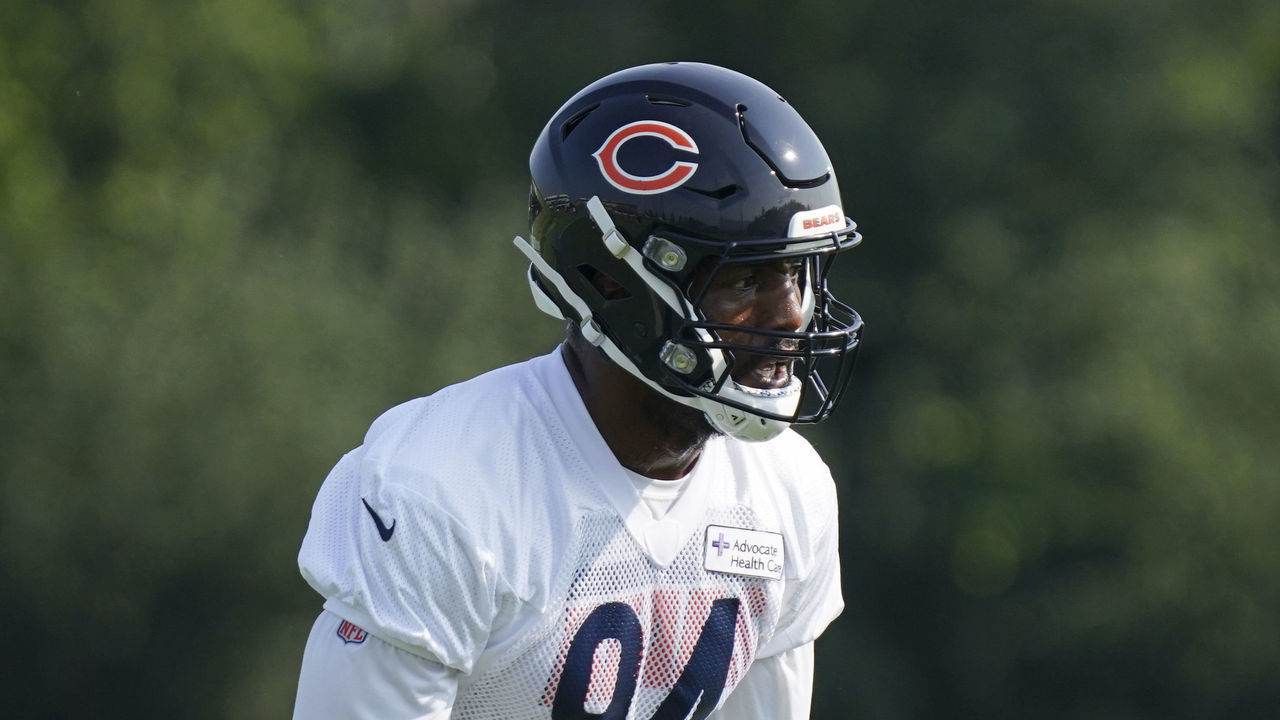 LAKE FOREST, ILLINOIS - JULY 29: Robert Quinn #94 of the Chicago Bears runs through a drill during training camp at Halas Hall on July 29, 2021 in Lake Forest, Illinois.