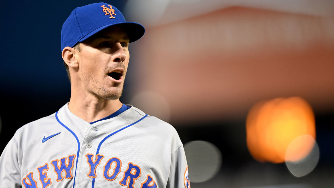 WASHINGTON, DC - APRIL 09: Chris Bassitt #40 of the New York Mets walks to the dugout during the game against the Washington Nationals at Nationals Park on April 09, 2022 in Washington, DC.