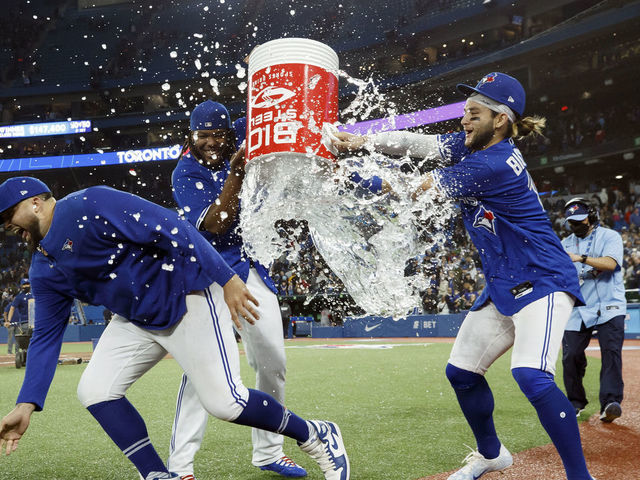 Manoah sets tone as Blue Jays defeat Red Sox for 5th straight win