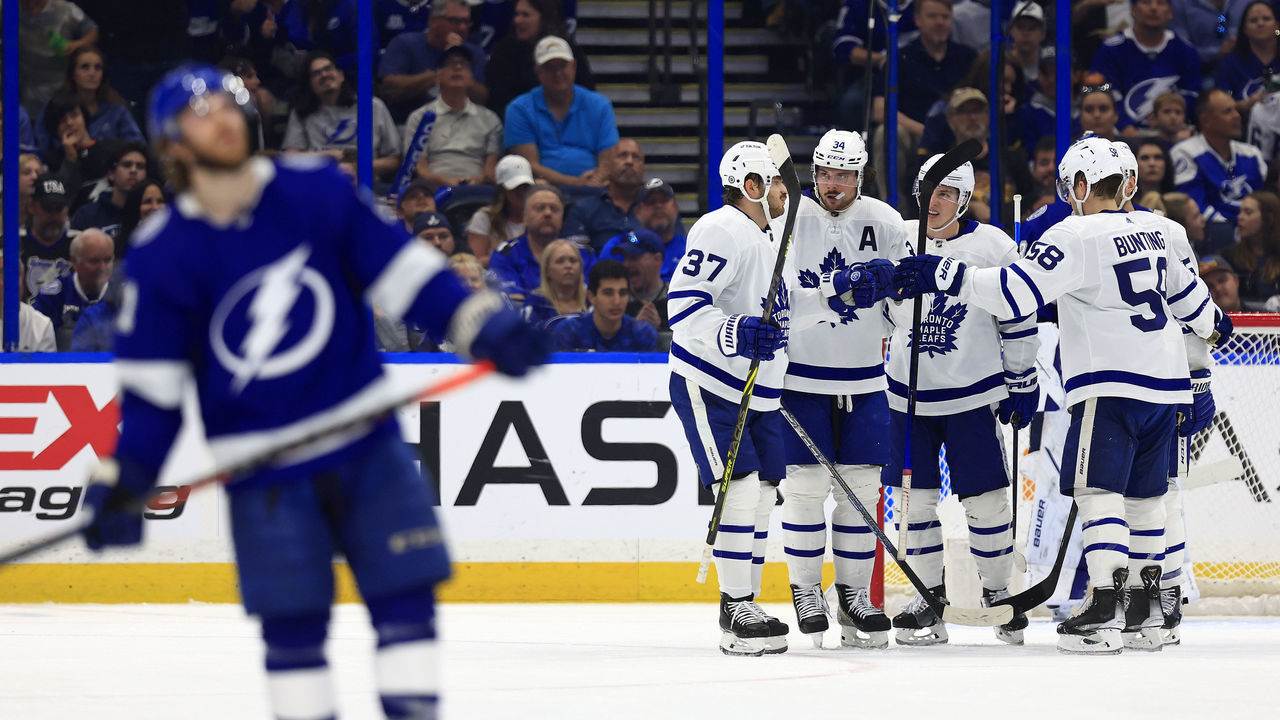 TAMPA, FLORIDA - APRIL 04: Auston Matthews #34 of the Toronto Maple Leafs celebrates a goal in the second period during a game against the Tampa Bay Lightning at Amalie Arena on April 04, 2022 in Tampa, Florida.