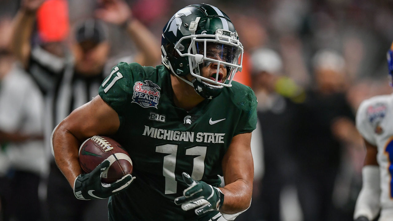 ATLANTA, GA DECEMBER 30: Michigan State tight end Connor Heyward (11) runs with the ball during the Chick-fil-A Peach Bowl between the Michigan State Spartans and Pittsburgh Panthers on December 30th, 2021 at Mercedes Benz Stadium in Atlanta, GA.
