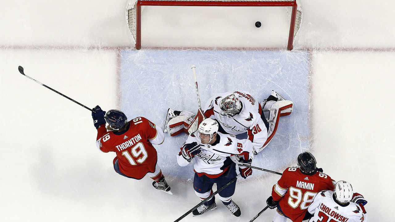 SUNRISE, FL - NOVEMBER 30: Joe Thornton #19 of the Florida Panthers scores a goal against Goaltender Ilya Samsonov #31 of the Washington Capitals at the FLA Live Arena on November 30, 2021 in Sunrise, Florida.