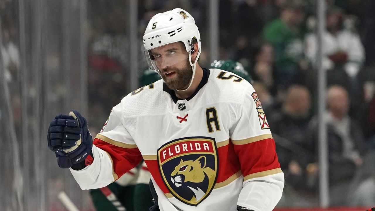 ST. PAUL, MN - FEBRUARY 18: Florida Panthers Defenceman Aaron Ekblad (5) celebrates a goal during a game between the Minnesota Wild and New Florida Panthers on February 18, 2022, at Xcel Energy Center in St. Paul, MN.