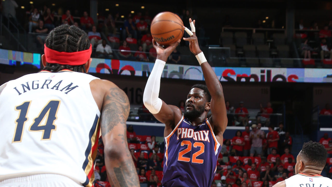 NEW ORLEANS, LA - APRIL 28: Deandre Ayton #22 of the Phoenix Suns shoots the ball during Round 1 Game 6 of the 2022 NBA Playoffs against the New Orleans Pelicans on April 28, 2022 at the Smoothie King Center in New Orleans, Louisiana. Mandatory Copyright Notice: Copyright 2022 NBAE