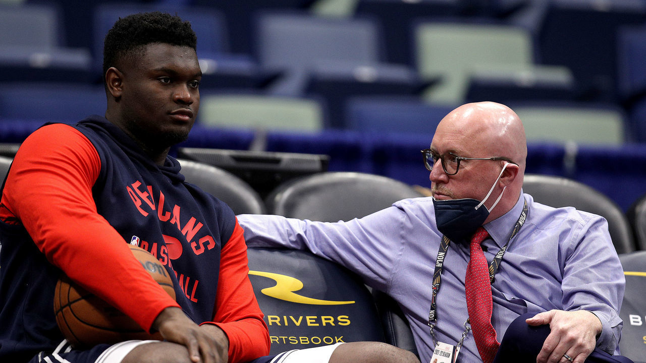 NEW ORLEANS, LOUISIANA - NOVEMBER 13: Zion Williamson #1 of the New Orleans Pelicans speaks with David Griffin executive vice president of basketball operations for the New Orleans Pelicans at Smoothie King Center on November 13, 2021 in New Orleans, Louisiana.