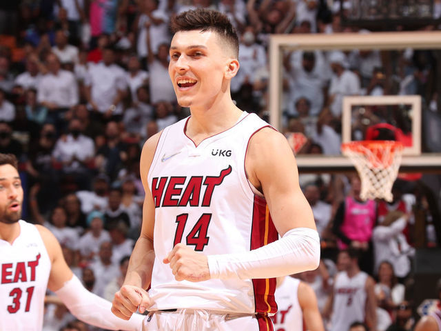 Herro scores 25, Heat easily take Game 1 over 76ers | theScore.com