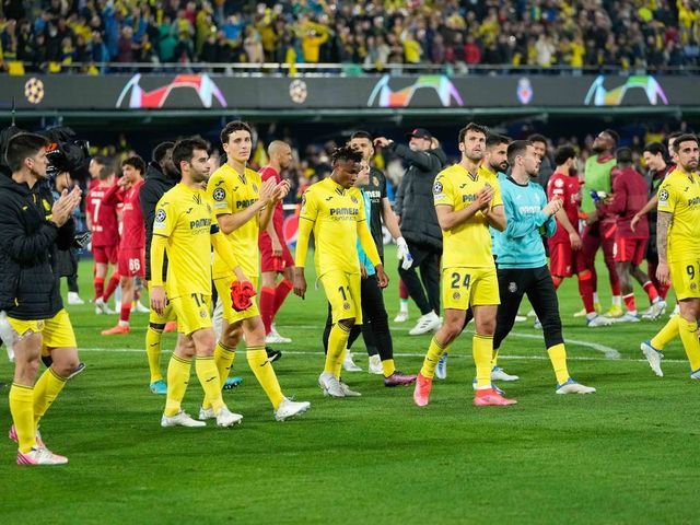 VILLARREAL, SPAIN - MAY 03: . Players of Villarreal CF thank the fans during the UEFA Champions League Semi Final Leg Two match between Villarreal and Liverpool at Estadio de la Ceramica on May 3, 2022 in Villarreal, Spain.
