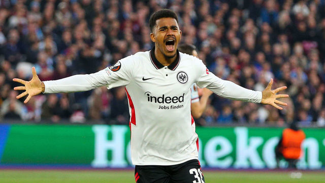 LONDON, ENGLAND - APRIL 28: Ansgar Knauff of Eintracht Frankfurt celebrates scoring the opening goal during the UEFA Europa League Semi Final Leg One match between West Ham United and Eintracht Frankfurt at Olympic Stadium on April 28, 2022 in London, United Kingdom.