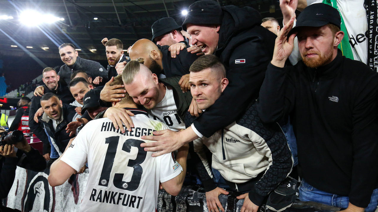 LONDON, ENGLAND - APRIL 28: Frankfurt fans celebrate with Martin Hinteregger during the UEFA Europa League Semi Final Leg One match between West Ham United and Eintracht Frankfurt at Olympic Stadium on April 28, 2022 in London, United Kingdom.