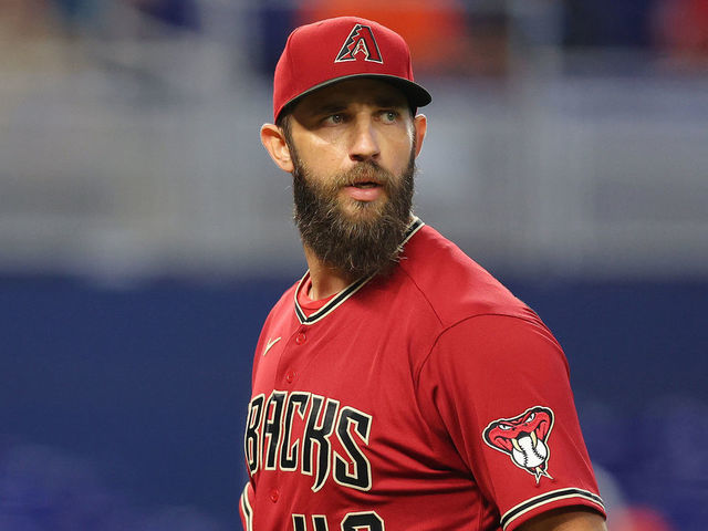 Madison Bumgarner Explodes On Umpire Over Long Hand Check