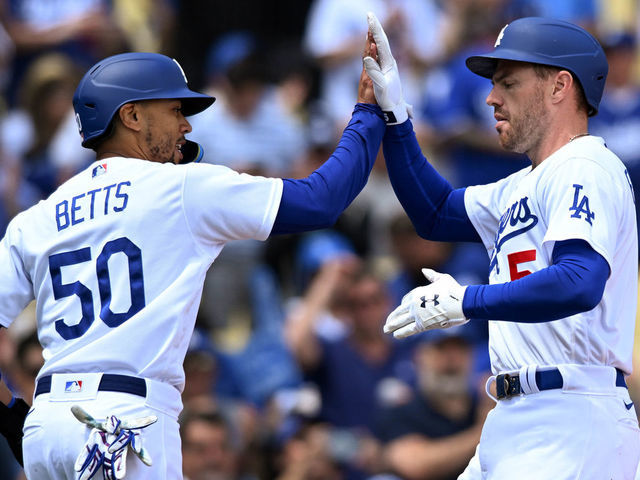 Betts, Freeman power Dodgers past Giants again, 9-1