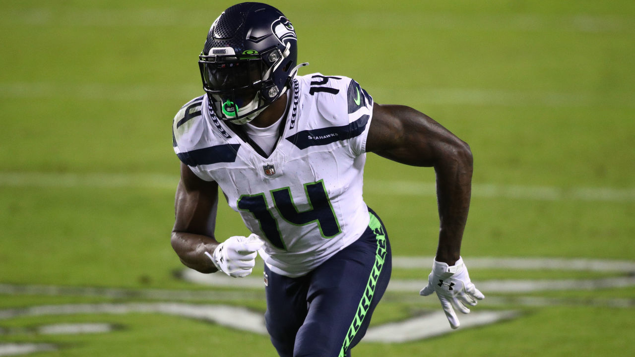 PHILADELPHIA, PA - NOVEMBER 30: Seattle Seahawks Wide Receiver DK Metcalf (14) runs a route in the first half during the game between the Seattle Seahawks and Philadelphia Eagles on November 30, 2020 at Lincoln Financial Field in Philadelphia, PA.