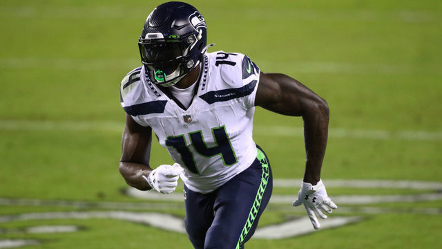 PHILADELPHIA, PA - NOVEMBER 30: Seattle Seahawks Wide Receiver DK Metcalf (14) runs a route in the first half during the game between the Seattle Seahawks and Philadelphia Eagles on November 30, 2020 at Lincoln Financial Field in Philadelphia, PA.