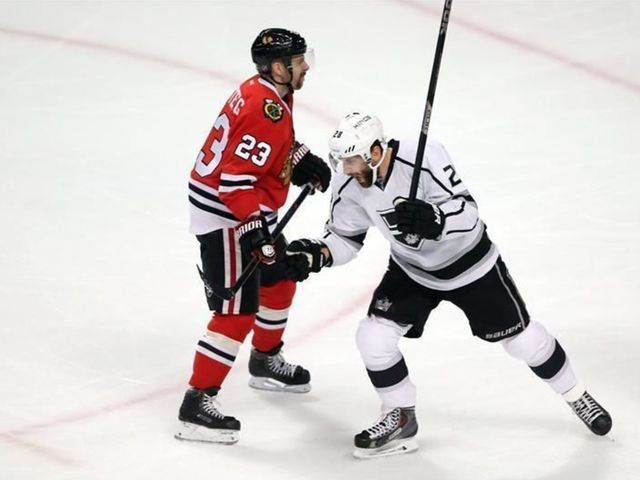 Kris Versteeg is so deep in Joel Quenneville's doghouse he can't see Game 6