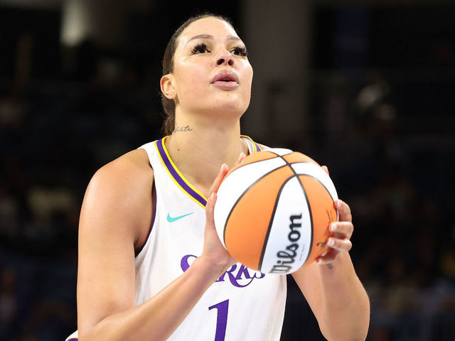 Liz Cambage Los Angeles Sparks Indiana Fever 