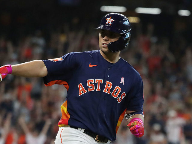 Report: A's, Aledmys Diaz agree to 2-year, $14.5M deal | theScore.com