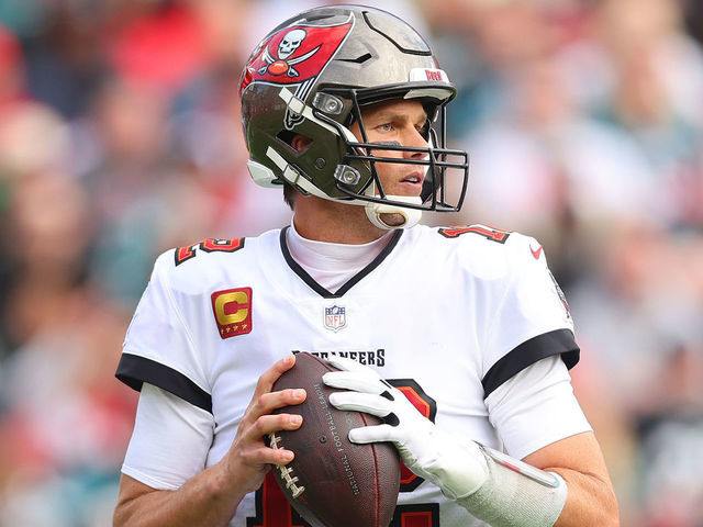 Tom Brady, Buccaneers Cruise Past Jalen Hurts, Eagles for Win in