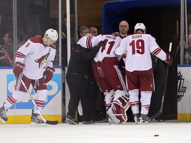 Coyotes' Mike Smith calls for harsher goaltender interference penalties