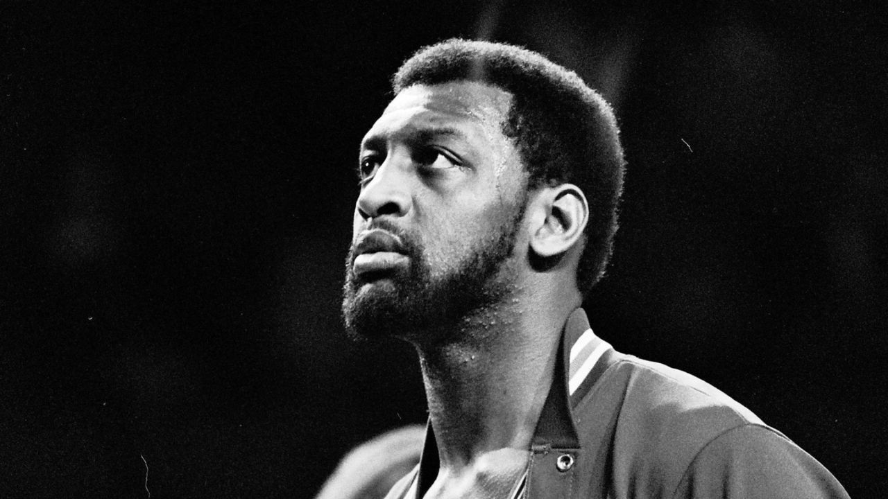 MILWAUKEE - 1973: Bob Lanier #16 of Detroit Pistons looks on during the game against the Milwaukee Bucks circa 1973 at the MECCA Arena in Milwaukee, Wisconsin. NOTE TO USER: User expressly acknowledges that, by downloading and or using this photograph, User is consenting to the terms and conditions of the Getty Images License agreement. Mandatory Copyright Notice: Copyright 1973 NBAE