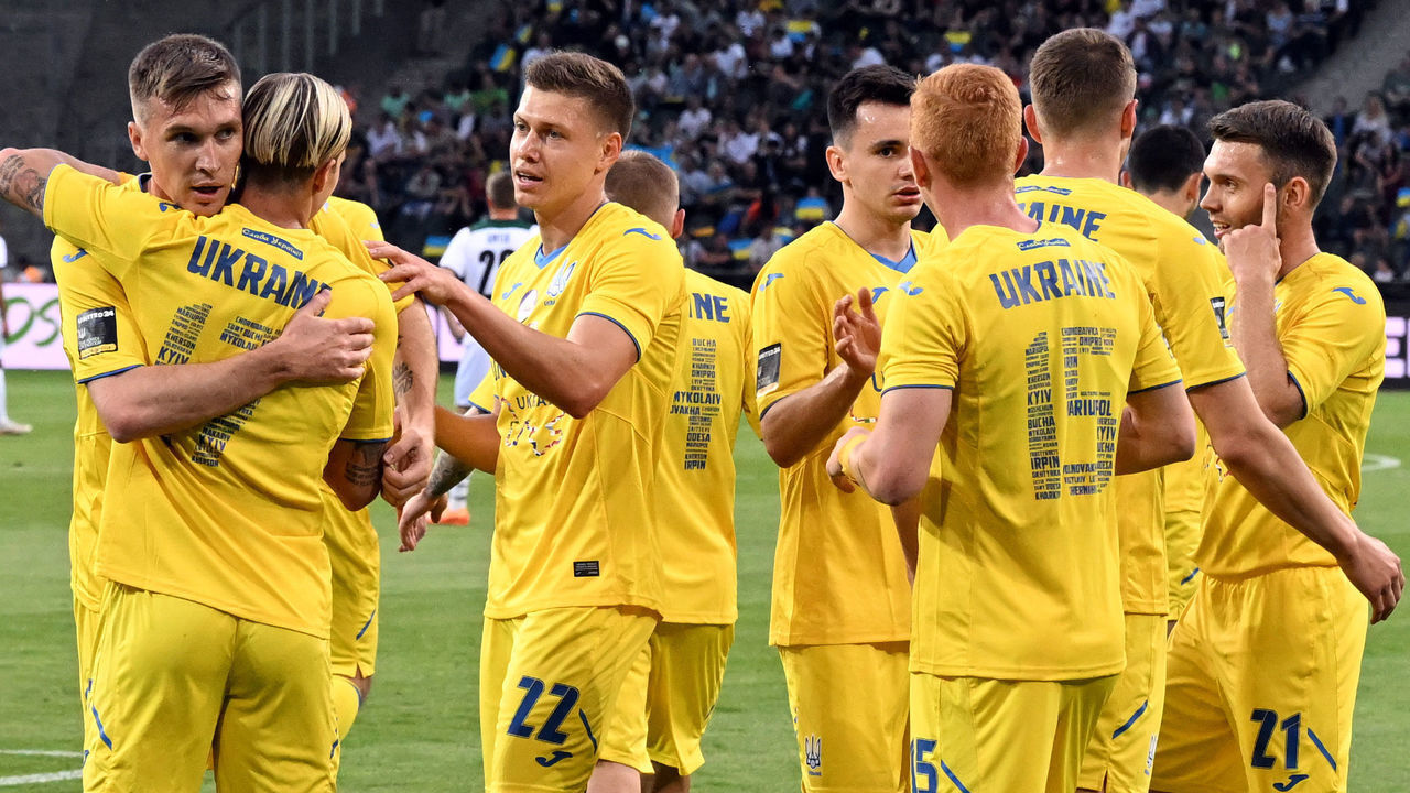 11 May 2022, North Rhine-Westphalia, Mönchengladbach: Soccer: Benefit match Borussia Mönchengladbach - Ukraine at Borussia Park. The team from Ukraine celebrates the goal for 0:1 by Mykhaylo Mudryk (front l). Photo: Federico Gambarini/dpa