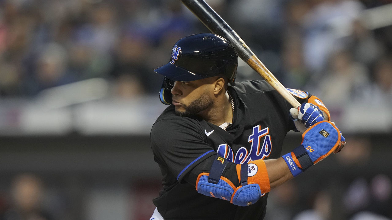 Baseball: New York Mets Robinson Cano (24) in action, batting vs Philadelphia Phillies at Citi Field. Flushing, NY 4/29/2022 CREDIT: Erick W. Rasco (Set Number: X164037 TK1)