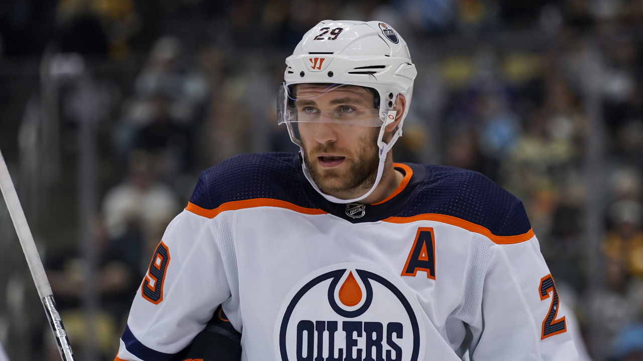 PITTSBURGH, PA - APRIL 26: Edmonton Oilers Center Leon Draisaitl (29) looks on during the second period in the NHL game between the Pittsburgh Penguins and the Edmonton Oilers on April 26, 2022, at PPG Paints Arena in Pittsburgh, PA.