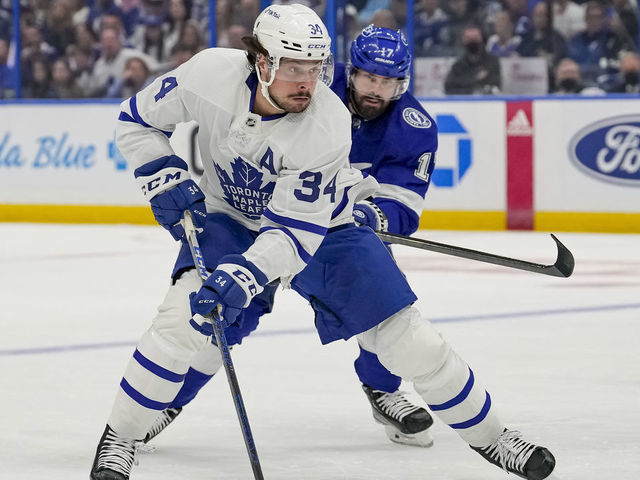 TAMPA, FL - MAY 12: Toronto Maple Leafs center Auston Matthews (34) skates with the puck and Tampa Bay Lightning left wing Alex Killorn (17) looks to defend during the NHL Hockey game 6 of the first round of the Stanley Cup Playoffs between Tampa Bay Lightning and the Toronto Maple Leafs on May 12, 2022 at Amalie Arena in Tampa Florida