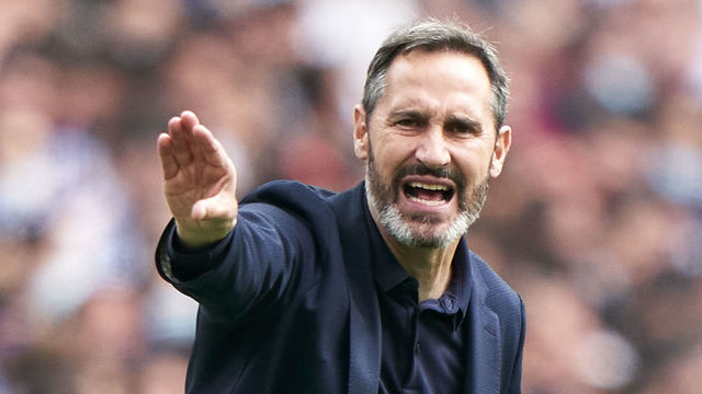 MADRID, SPAIN - APRIL 30: Vicente Moreno, Head Coach of RCD Espanyol reacts during the La Liga Santander match between Real Madrid CF and RCD Espanyol at Estadio Santiago Bernabeu Stadium on April 30, 2022 in Madrid, Spain.