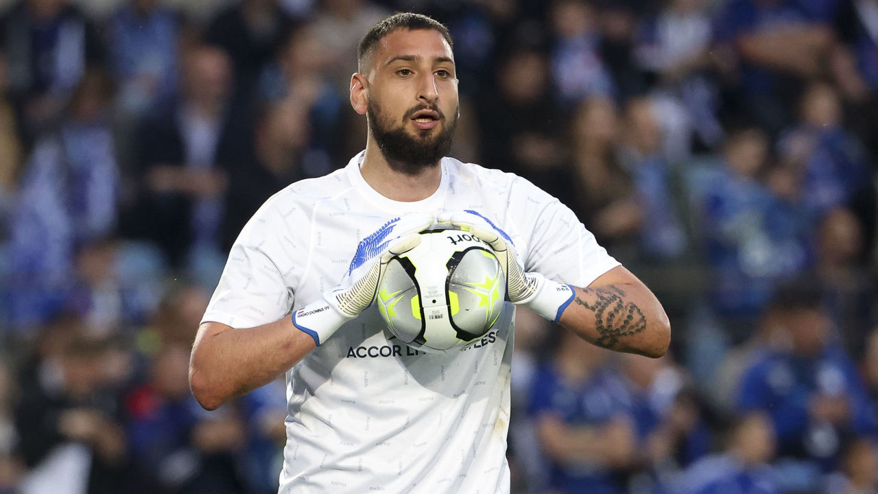 Donnarumma warns PSG must choose him or Navas next season