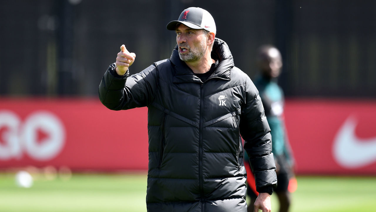 KIRKBY, ENGLAND - MAY 12: (THE SUN OUT, THE SUN ON SUNDAY OUT) Jurgen Klopp manager of Liverpool during a training session at AXA Training Centre on May 12, 2022 in Kirkby, England.