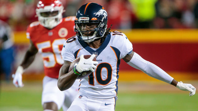 KANSAS CITY, MO - DECEMBER 05: Denver Broncos wide receiver Jerry Jeudy (10) runs the ball against the Kansas City Chiefs on December 5th, 2021 at Arrowhead Stadium in Kansas City, Missouri.