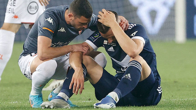 Bordeaux' French forward Remi Oudin (R) is comforted by Lorient' French midfielder Quentin Boisgard (l) at the end of the French Ligue 1 football match Section Bordeaux vs Lorient on May 14, 2022 at the Matmut Atlantique stadium in Bordeaux.