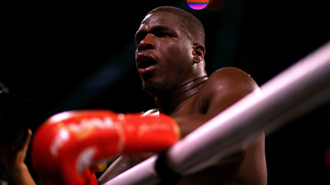 TAMPA, FLORIDA - DECEMBER 18: Frank Gore during a fight against Deron Williams on December 18, 2021 in Tampa, Florida.