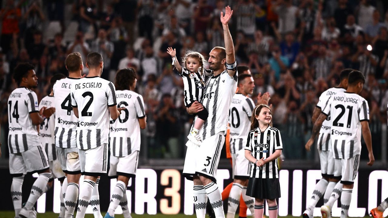 Juventus' Italian defender Giorgio Chiellini waves accompanied by his girls as the stadium pays tribute to him for his last match with Juventus team at the end of the Serie A football match Juventus vs Lazio at the Allianz Stadium in Turin, on May 16, 2022.