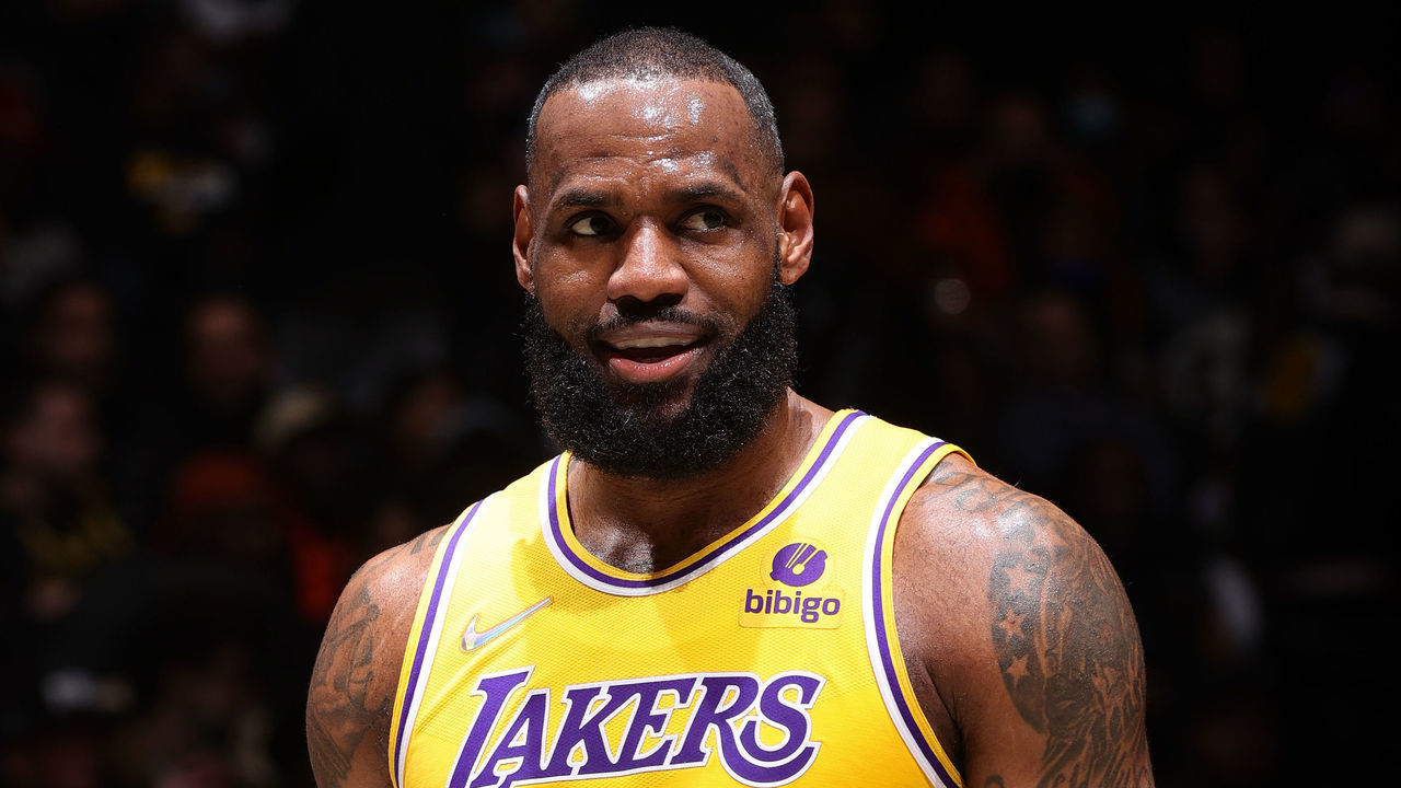 BROOKLYN, NY - JANUARY 25: LeBron James #6 of the Los Angeles Lakers smiles during the game against the Brooklyn Nets on January 25, 2022 at Barclays Center in Brooklyn, New York. Mandatory Copyright Notice: Copyright 2022 NBAE