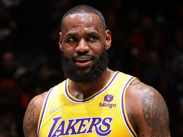 BROOKLYN, NY - JANUARY 25: LeBron James #6 of the Los Angeles Lakers smiles during the game against the Brooklyn Nets on January 25, 2022 at Barclays Center in Brooklyn, New York. Mandatory Copyright Notice: Copyright 2022 NBAE