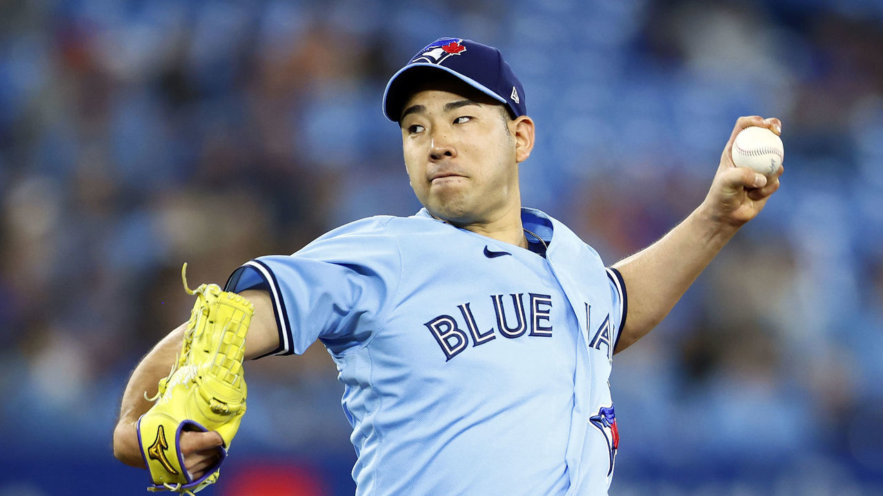 TORONTO, ON - MAY 16: Yusei Kikuchi #16 of the Toronto Blue Jays delivers a pitch in the sixth inning against the Seattle Mariners at Rogers Centre on May 16, 2022 in Toronto, Ontario, Canada.