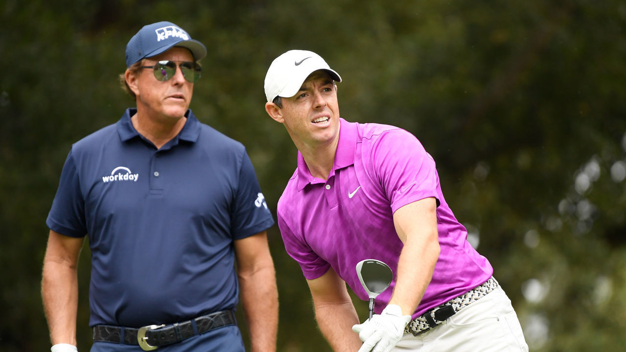 THOUSAND OAKS, CALIFORNIA - OCTOBER 22: Rory McIlroy of Northern Ireland watches his shot from the sixth tee as Phil Mickelson of the United States looks on during the first round of the Zozo Championship @ Sherwood on October 22, 2020 in Thousand Oaks, California.