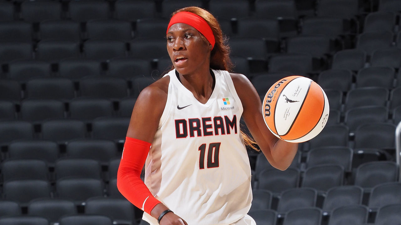 INDIANAPOLIS, IN - MAY 17: Rhyne Howard #10 of the Atlanta Dream handles the ball during the game against the Indiana Fever on May 17, 2022 at Gainbridge Fieldhouse in Indianapolis, Indiana. Mandatory Copyright Notice: Copyright 2022 NBAE