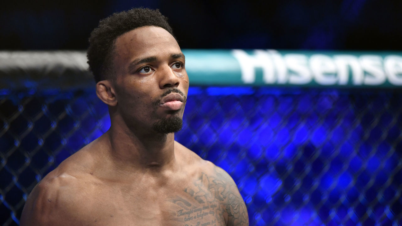 ABU DHABI, UNITED ARAB EMIRATES - OCTOBER 30: Lerone Murphy of England prepares to fight Makwan Amirkhani of Finland in a featherweight fight during the UFC 267 event at Etihad Arena on October 30, 2021 in Yas Island, Abu Dhabi, United Arab Emirates.
